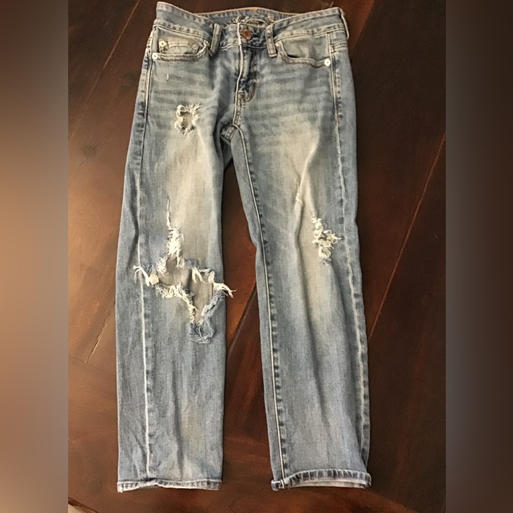 American Eagle BoyFit Distressed Jeans 00